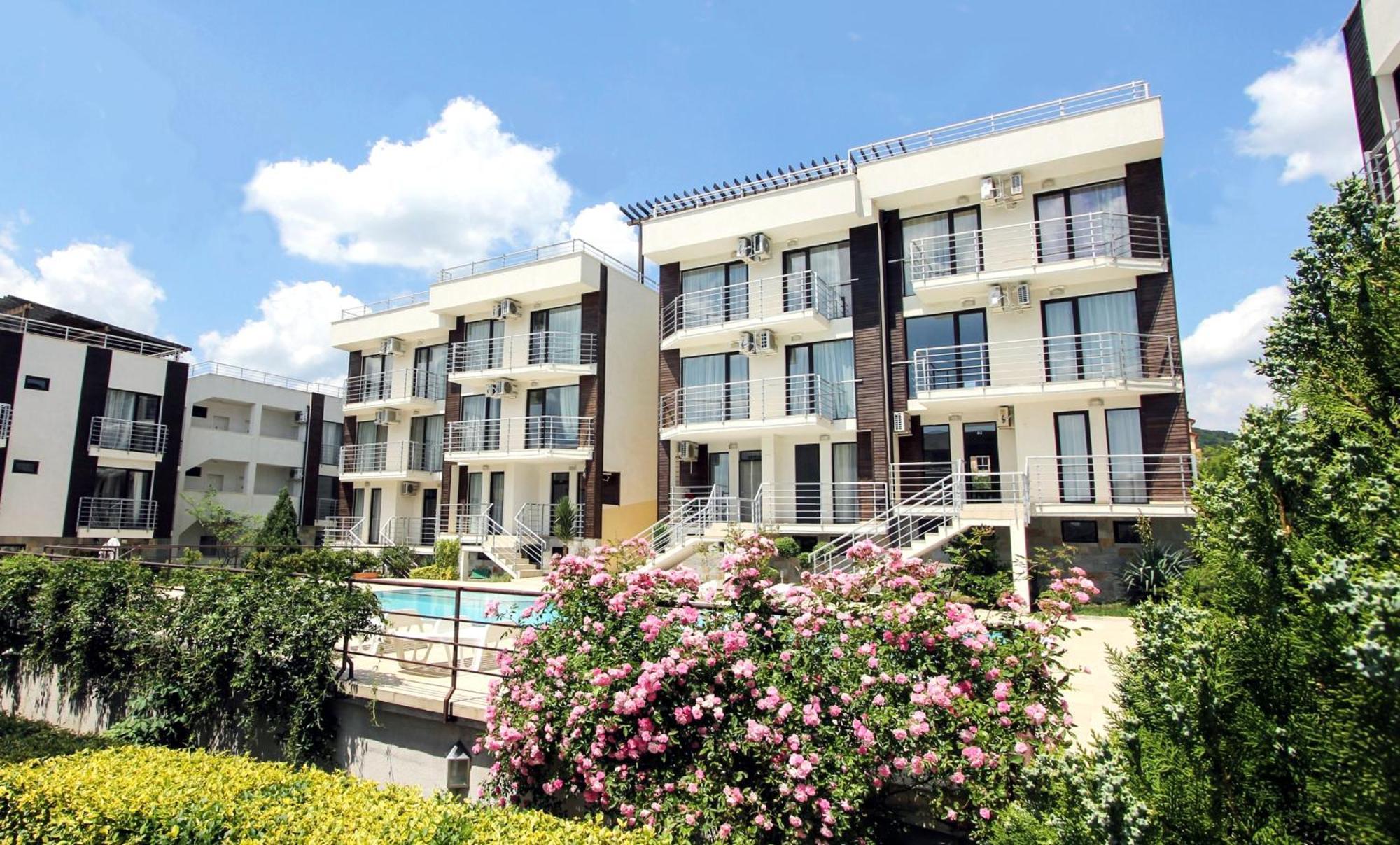 New Line Village Apartments Slântsjev Brjag Eksteriør bilde